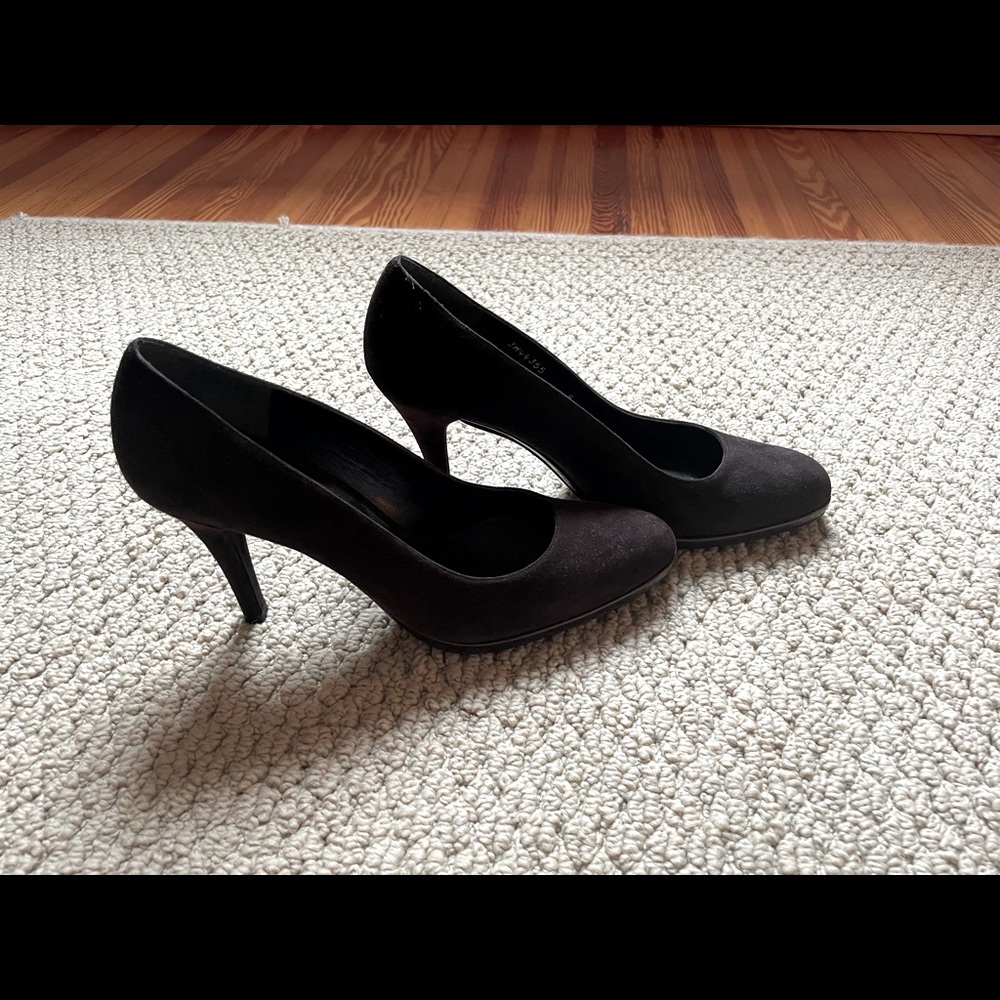 Beautiful Stuart Weitzman Brown Suede Heels